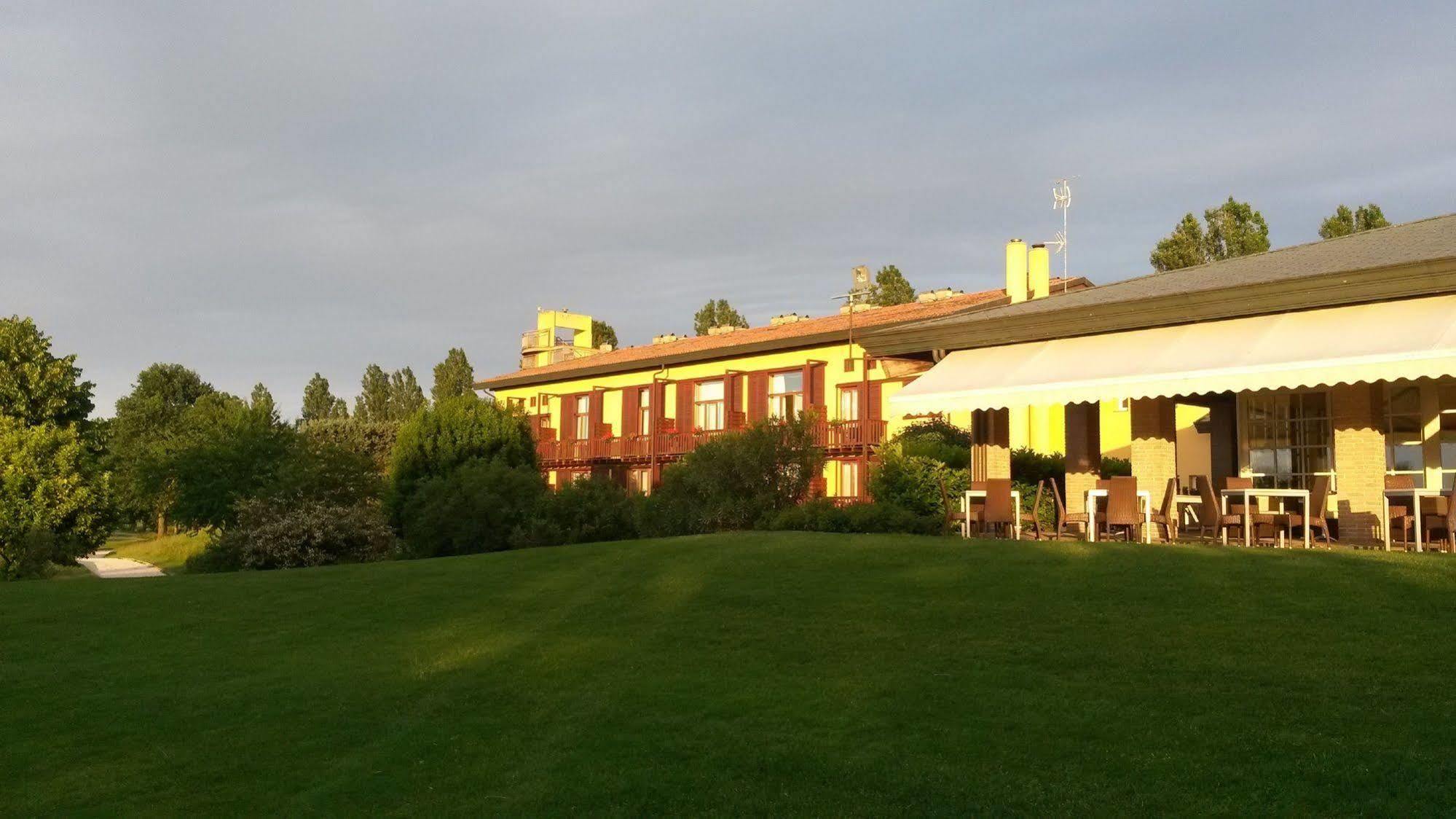 Hotel Golf Inn Lignano Sabbiadoro Buitenkant foto
