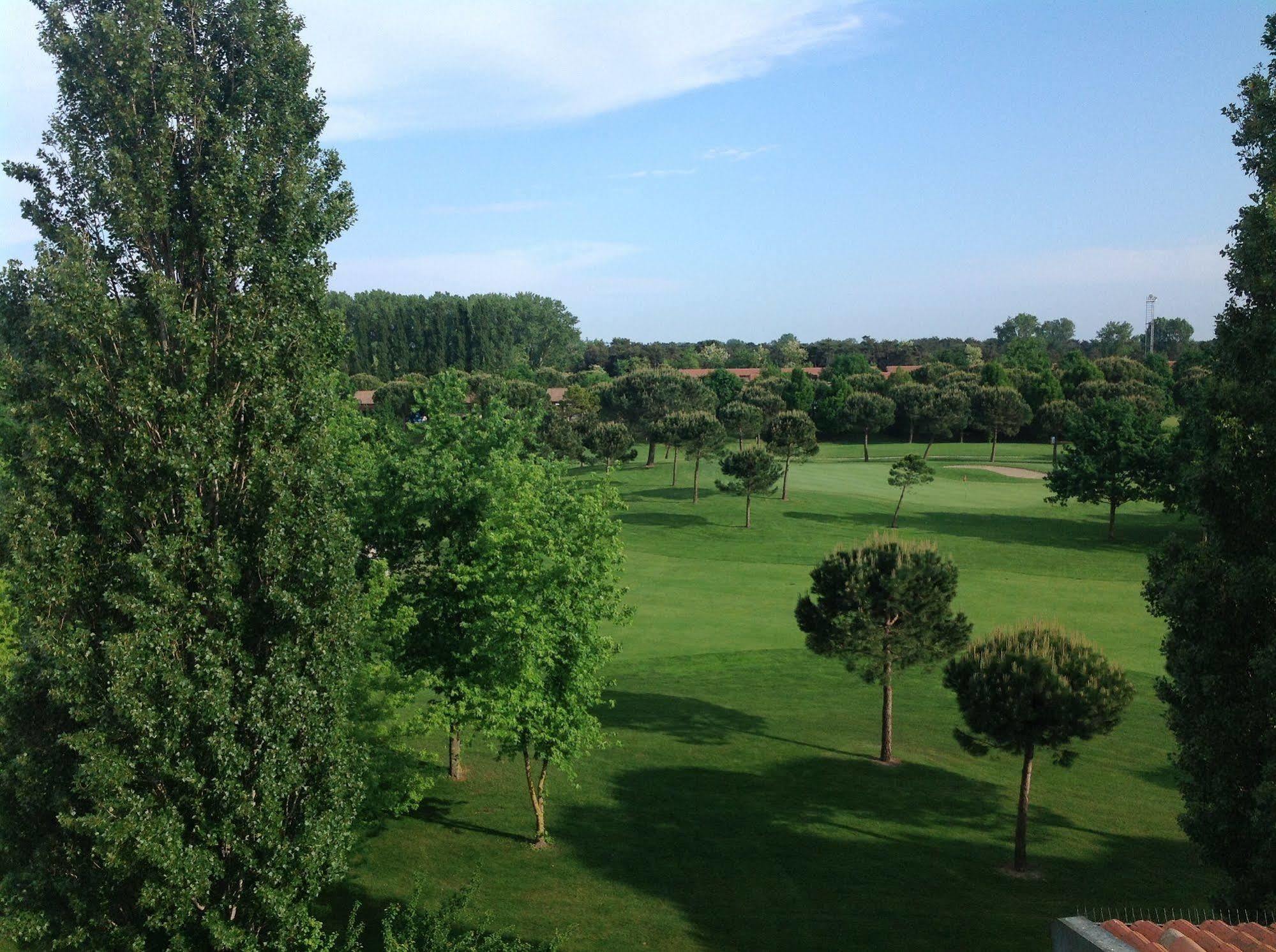 Hotel Golf Inn Lignano Sabbiadoro Buitenkant foto