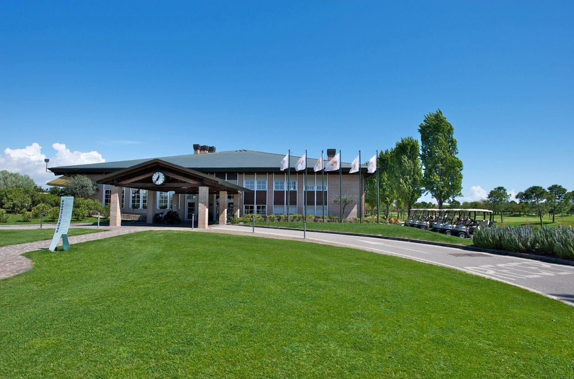 Hotel Golf Inn Lignano Sabbiadoro Buitenkant foto